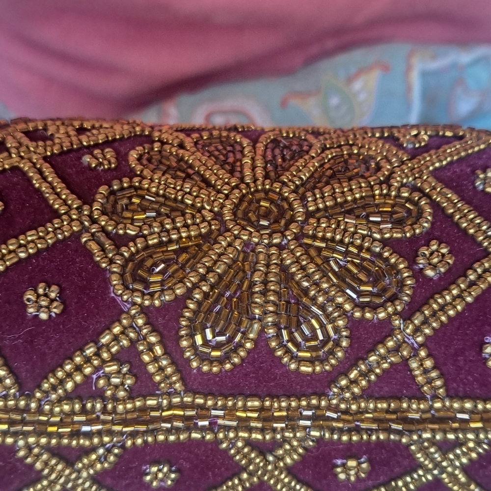 Burdau Tube Velvet And Gold Bead Eveing Purse - Picture 6 of 12